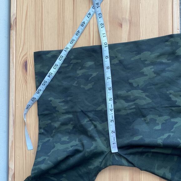 Spanx Look at Me Now Seamless Legging Camo Green XL - Picture 7 of 8